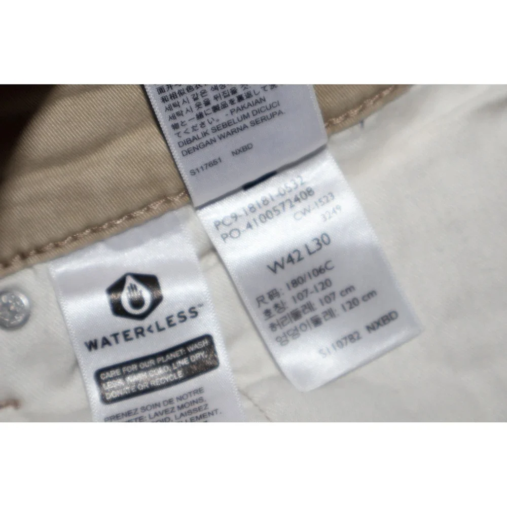 Levi Strauss & Co 541 Athletic Taper Mens 42x28 Tan Chino Pants 18181-0532
